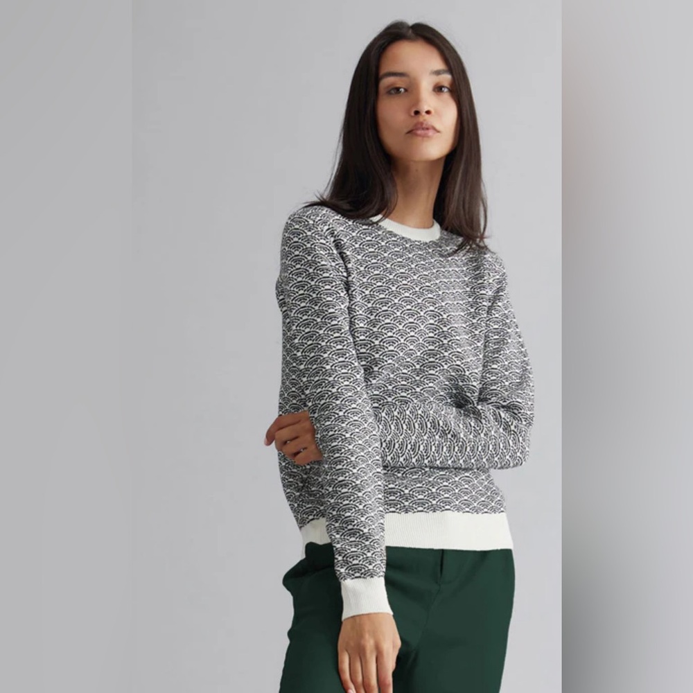 KOMODO Tara sustainablecotton blend sweater in black/ivory half-circle print - M